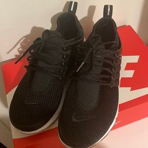 Black Nike prestos
